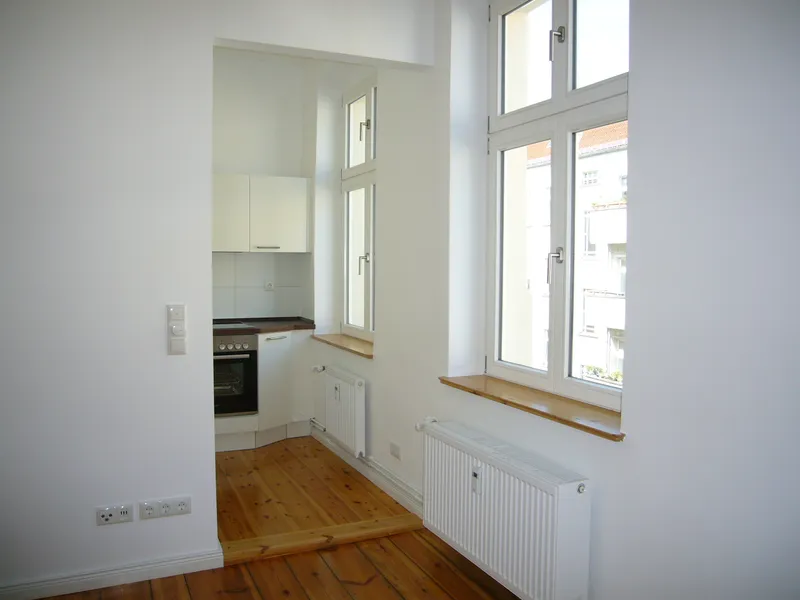 hochwertig sehr schön saniert in Top-Lage: Stuck-VH 3.OG*Lift*kompl. EBK*W-Bad/Waschmaschine*Dielen* — photo 1